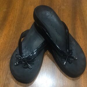 Vionic Glossy Black Sandals with Bow Accent